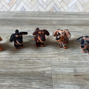 Mini Needle Felted Dachshund / Needle Felted Dog / Dog Breeds / Pet Portrait / Dollhouse Dog / Dog Gifts / Dog Art / Needle Felted Animal