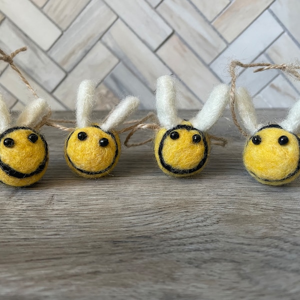 Needle Felted Bee / Comes with 1 Bee / Needle Felted Animal / Ornament / Needle Felted Ornament / Bee / Bug / Animal Art / Party Decor