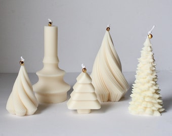 Puede incluir: Cinco velas blancas en forma de árbol de Navidad y una vela tradicional. Todas las velas están decoradas con una parte superior dorada.