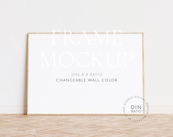 Puede incluir: Una maqueta de marco dorado con fondo blanco y el texto "FRAME MOCKUP", "DIN A 4 RATIO" y "CHANGEABLE WALL COLOR".