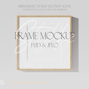 Peut inclure: Une maquette de cadre en bois brun avec un passe-partout blanc et un fond blanc. Le texte "FRAME MOCKUP" et "PSD & JPEG" est écrit en noir sur le passe-partout.