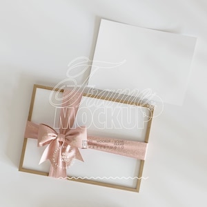 Schleife Rahmen Mockup Pastell Band, festliches Glitter Rahmen Geschenk Mockup, horizontales Kunst Poster oder Foto Mockup Blush Weihnachtsgeschenk