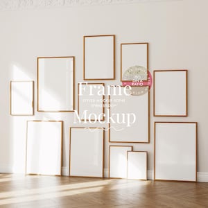 Bilderrahmen Mockup helles Holz DIN A 4, schlicht digital 12 vertikale Rahmen Galerie Wand Mockup, Sonnenglas Spiegelung
