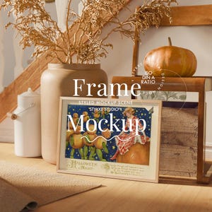 mockup con cornice orizzontale, scena di interni di una fattoria, mockup di poster vintage con stampa, decorazioni in legno, zucca, autunno, cottagecore, design del Ringraziamento