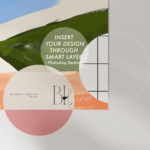 K&ouml;nnte beinhalten: Abstrakter digitaler Kunstdruck mit gr&uuml;nen, orangen und rosafarbenen Formen. Der Text "INSERT YOUR DESIGN THROUGH SMART LAYER (Photoshop Desktop)" ist sichtbar. Der Text "ART SERIES / ANA & YVY BLUSH." ist ebenfalls sichtbar. Der Text "BL" ist in der linken unteren Ecke sichtbar. Der Text "STYKKE STUDIO" ist in der rechten oberen Ecke sichtbar.