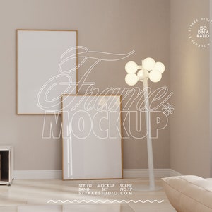 Maquete de dois quadros, maquete de molduras verticais de madeira dupla, tela digital para impressão de pôsteres, maquete de reflexão de vidro para interior moderno de moldura dupla