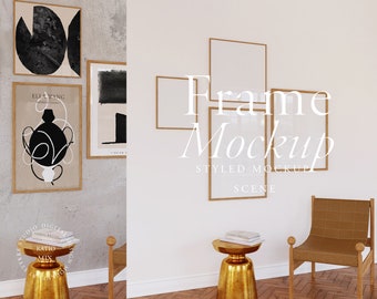 Pode incluir: Uma cena de maquete estilizada com quatro molduras vazias com acabamento dourado, uma mesa auxiliar dourada com livros e uma cadeira marrom. O texto "Frame Mockup" está escrito em branco na parede.