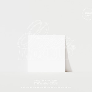 postermodel digitaal papier vierkante kaart DIN A ISO print poster artwork mockup voor schilderijen kunst Photoshop-mock-up aanpasbare schaduw