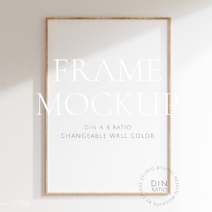mockup cornice in legno chiaro DIN A 4, mockup carta da parati con cornice, mockup cornice in legno, mockup cornice verticale in legno, mockup cornice digitale scandinava