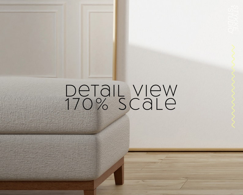 Pu&ograve; includere: Vista ravvicinata di un pouf in tessuto grigio chiaro con base in legno. Il testo "Detail View 170% Scale" &egrave; visibile sul pouf.