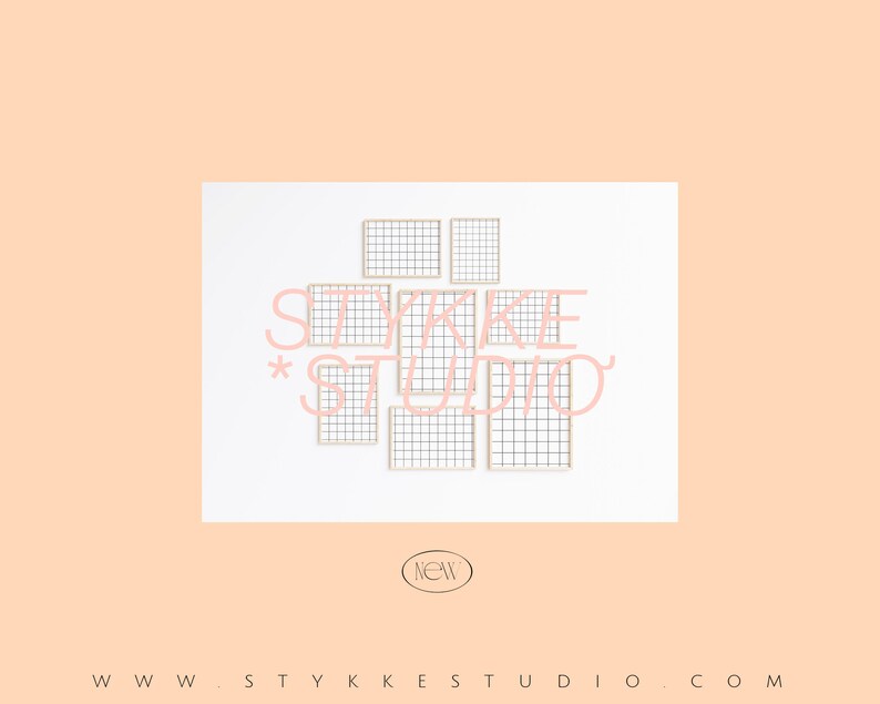 Może przedstawiać: Logo Stykke Studio z tekstem "Stykke Studio" w r&oacute;żowych literach i wzorem siatki w tle. Tekst "NEW" znajduje się w k&oacute;łku pod logo.