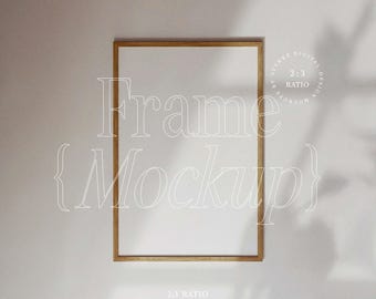 portretlijstmodel voor 2:3-posterkunstwerk, houten verticaal framemodel met witte muur natuurlijke bliksem zachte schaduw