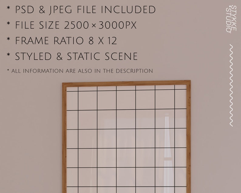 Puede incluir: Un dise&ntilde;o de cuadr&iacute;cula enmarcado con un marco de madera clara. La imagen incluye texto: "PSD & JPEG FILE INCLUDED", "FILE SIZE 2500 x 3000PX", "FRAME RATIO 8 X 12", "STYLED & STATIC SCENE", y "ALL INFORMATION ARE ALSO IN THE DESCRIPTION". El fondo es de color neutro.