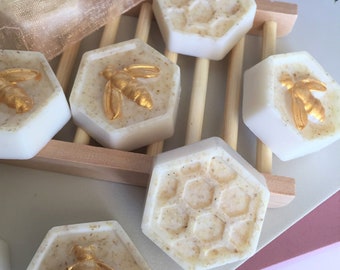 Honey Bee Oatmeal Soap| Beautiful Gift Soap| Gentle Exfoliating Soap| Manuka Honey w/ Oatmeal| Vegan Soap