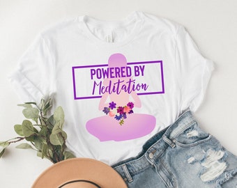 Alimentado por camisa de meditación, camiseta de yoga, camisa de meditación, regalo para Yogi, amante del yoga