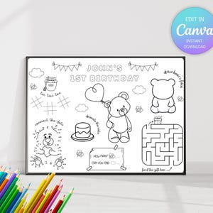 Op de afbeelding: Zwart-wit activiteitenblad voor een eerste verjaardag, met een teddybeer, een doolhof, boter-kaas-en-eieren en verbind-de-stippen. De tekst "JOHN'S 1ST BIRTHDAY" staat bovenaan. Bevat de tekst "EDIT IN Canva INSTANT DOWNLOAD".
