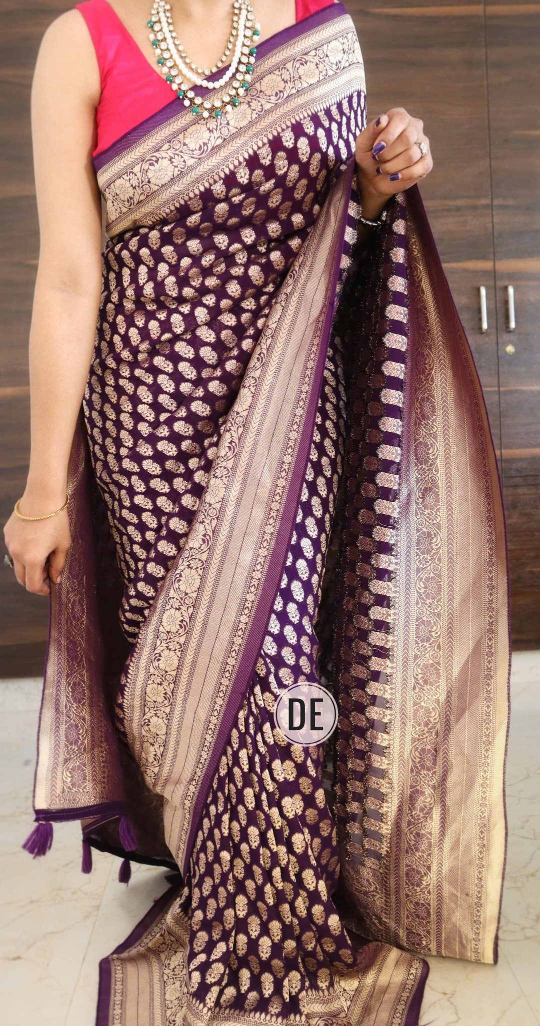 Banarasi lila Farbe Brokat reine Khadi Georgette Saree Hochzeit tragen ...