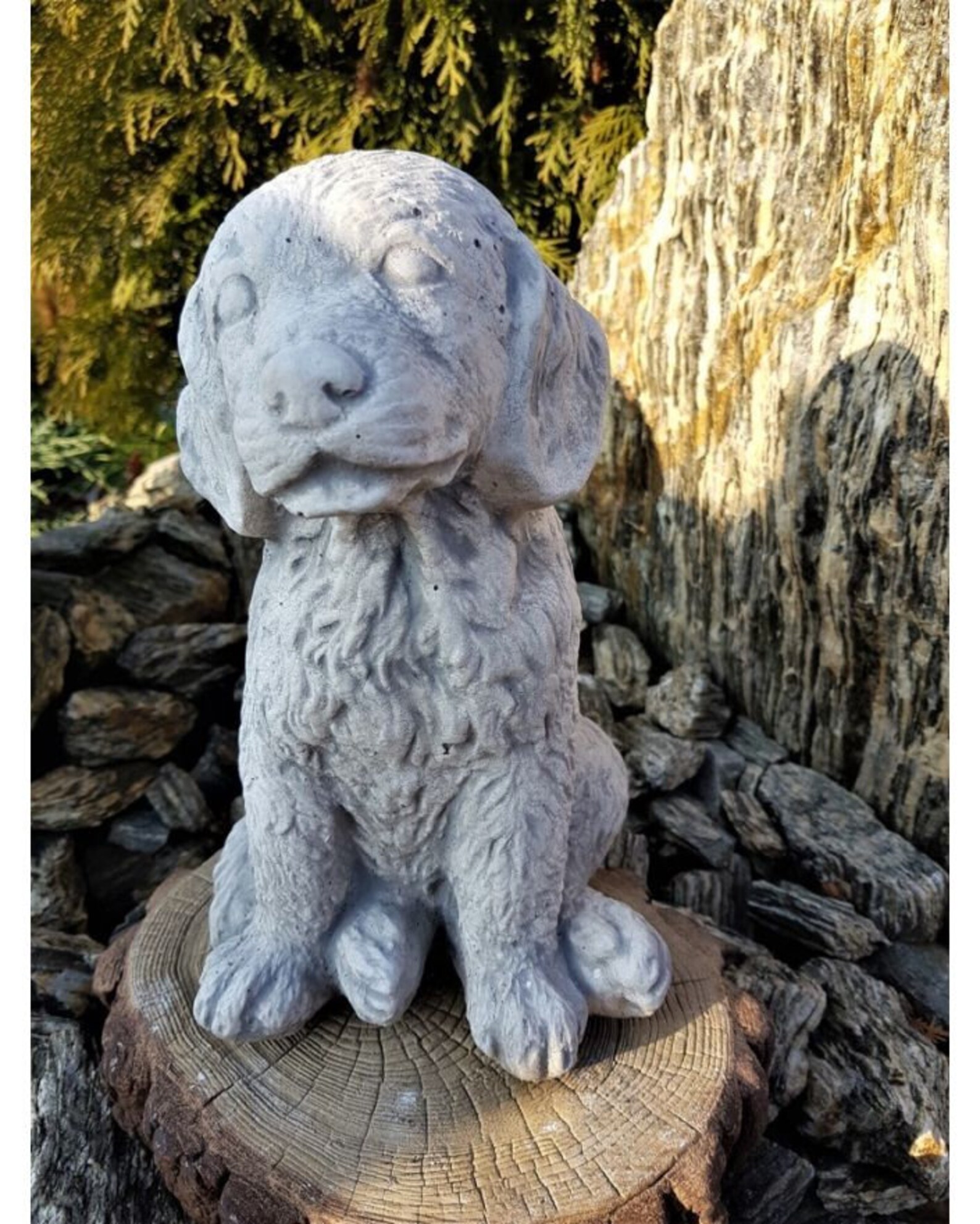 outdoor labrador retriever statue