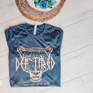 Def Tired pour some coffee on me | Mama | Tired mama | Tshirt | Mama Shirt | Mama | Motherhood shirt |