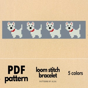 Può includere: Modello PDF per un braccialetto a punto telaio con un motivo ripetuto di quattro cani bianchi con colletti rossi su sfondo grigio. Il testo "braccialetto a punto telaio" e "5 colori" è incluso anche nell'immagine.