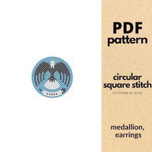 Può includere: Un modello PDF circolare per un medaglione o orecchini. Il design presenta un uccello stilizzato in nero, bianco e blu, con il testo "PDF pattern" e "circular square stitch" su sfondo beige.