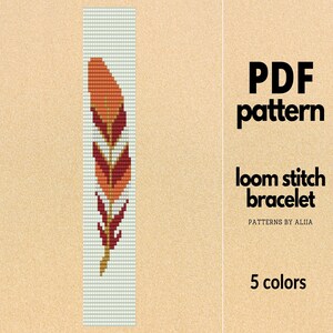 Może przedstawiać: Wzór PDF na bransoletkę w technice loom stitch z kolorowym wzorem pióra. Wzór wykorzystuje pięć kolorów i jest idealny dla początkujących.