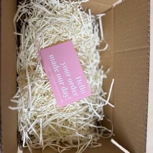Gift-ready personalised glass mug carefully packaged in eco-friendly shredded paper with thank you card, ideal for gifting to a new mum.