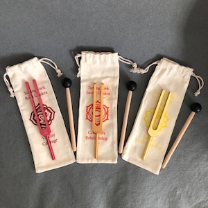 3 x Stimmgabel Geschenk Box Set 285 Herz, 396 Herz & 417 Herz Solfeggio Frequenz Wurzel, Sakral, Solar Plexus Chakra Klang Heilung Therapie Meditation
