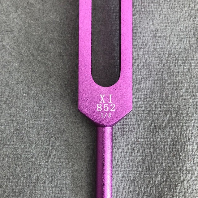 音叉 852 Hz サウンドヒーリング ギフトボックス: 覚醒加重パープル