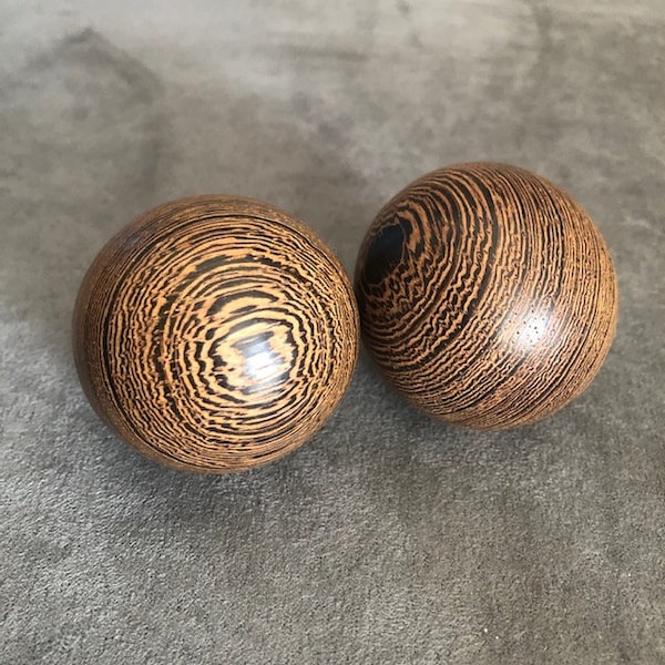 Set of 2 Rosewood Stress Balls Chinese Health Baoding Balls Pair for Meditation Relaxation Yin Yang Chi Sphere Hand Massage / Yoga Supplies