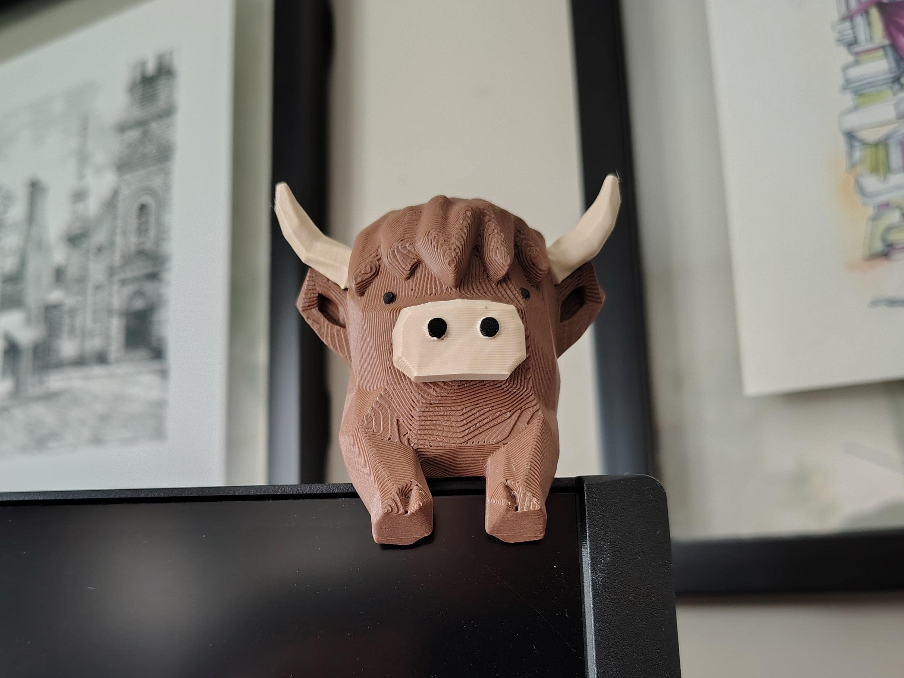 Highland Cow Monitor Buddy – Cute Coo Figurine for Desktop Monitors ...