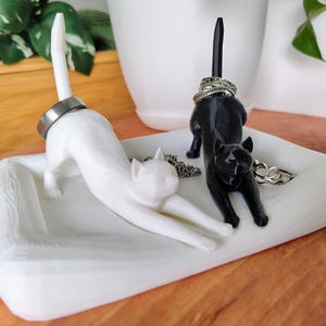 Stretching Cat Bed Ring Dish - Unique Ring Holder for Ring Display - Engagement Gift - Personalized Ring Holder Wedding Bride gift - Cat Mom