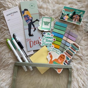 Green Book Annotation Kit | Book Tabs | Book Box | Blind date with a book | Book lover gift box | Sticky notes holder | Mystery Book