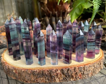 Punta de torre de fluorita arcoíris / Obelisco / Varita de cristal / Piedra curativa / Protección / Energía de los chakras / Estrés / Concentración