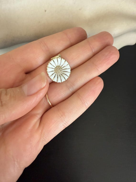 ジョージ・ジェンセン　デージー　白　シルバー ジョージ ジェンセンの廃盤シルバー ホワイトエナメル デイジー