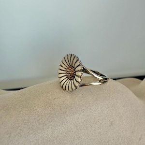 Silver Kranz & Ziegler Danish Creamy Enamel Daisy ring 52 | 6 US