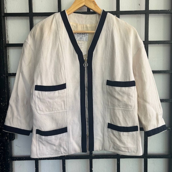 80's Chanel Ivory/black Tweed Zipper Made in France Jacket