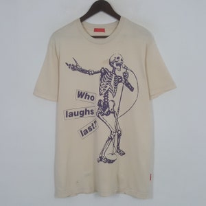 Vintage Barbara Kruger Wer lacht zuletzt? Tshirt