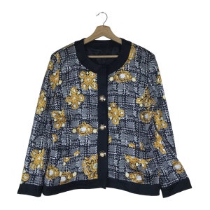 今関アキラコ油彩古都ブルージュ額サイズ（約４６５Ｘ３９５ｍｍ） There are many shops selling second hand kimonos. This