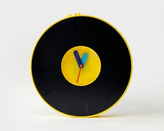 Vintage Ikea Pladdra clock yellow plastic wall clock | Design Chenya Ke, 1990s memphis style