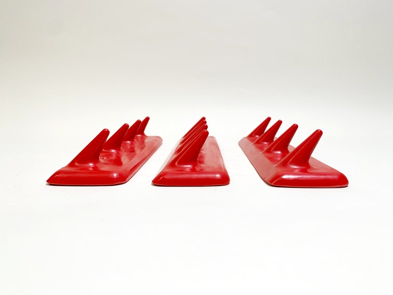 Vintage 3 red hangers , plastic hook rack 1970s image 3