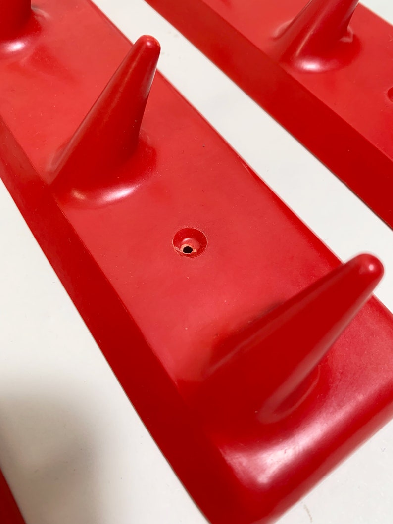 Vintage 3 red hangers , plastic hook rack 1970s image 6