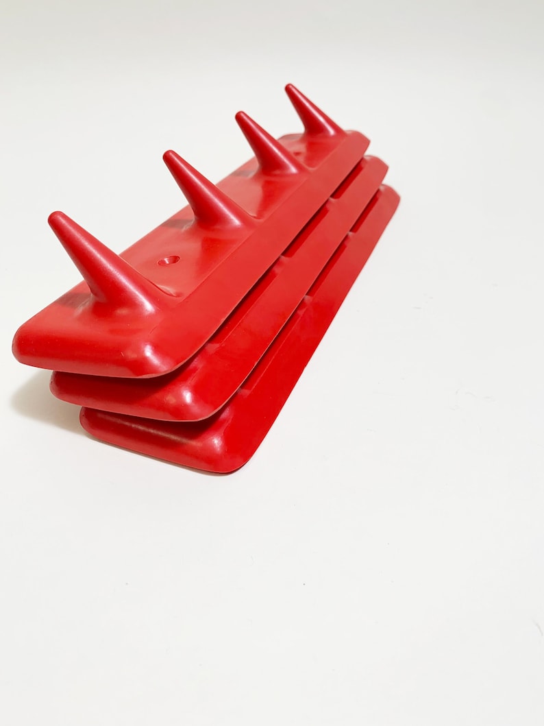 Vintage 3 red hangers , plastic hook rack 1970s image 2