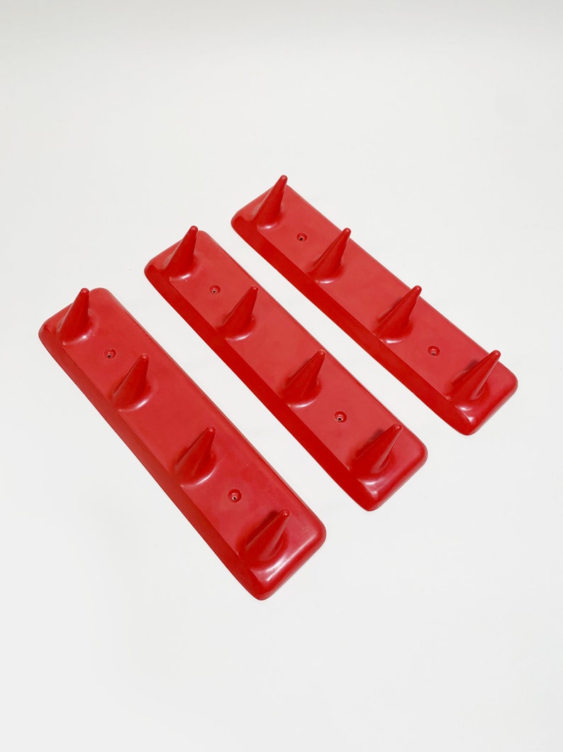 Vintage 3 red hangers , plastic hook rack 1970s image 4