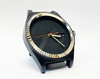 Reloj de pulsera vintage con fecha de plástico negro, reloj de pared, de los años 80, mediados de siglo