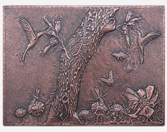 Protector contra salpicaduras de cobre para cocina - Arte de metal hecho a mano con árbol de jardín encantado y colibrí - Decoración de pared de cocina inspirada en la naturaleza