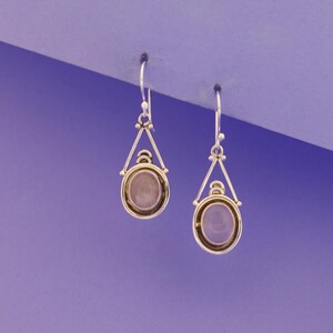 ローズクォーツドロップイヤリング：スターリングシルバーのラブストーンジュエリー