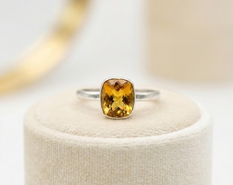 Anello in argento sterling con citrino a taglio cuscino: pietra preziosa minimalista realizzata a mano