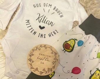 Babybody Aus dem Bauch mitten ins Herz, personalisiert I Geschenk zur Geburt I Babygeschenk