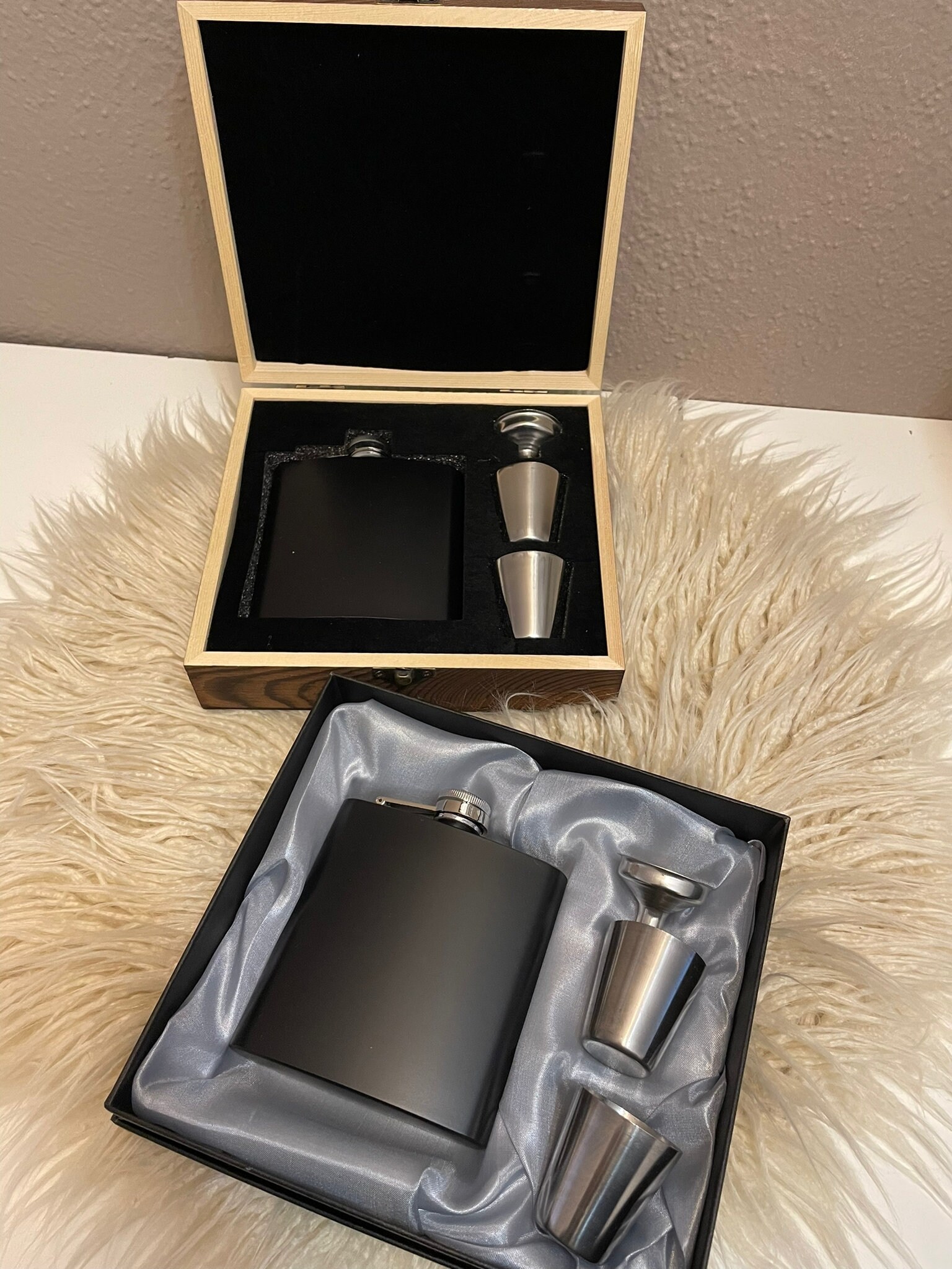 Offizieller Hexer-Flachmann Set – Edelstahl, 284 Ml, Mit 2 Schnapsgläsern & Trichter